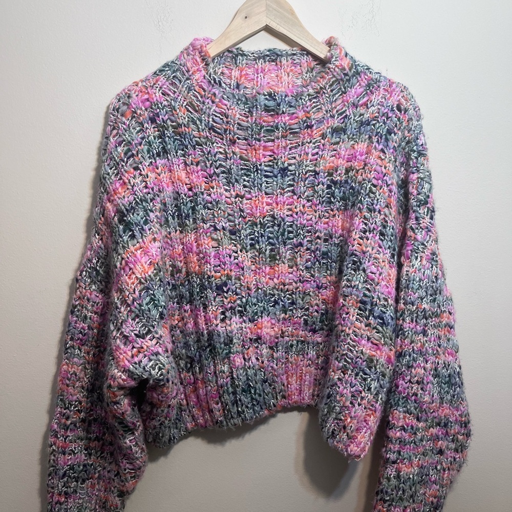 Free People multi colored cropped sweater. Size‎ S